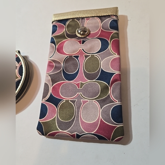 Coach Gallery Scarf Print Sunglass Case + Double Foldable Mirror Set - Picture 2 of 9